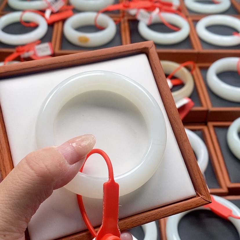 【闪购商品】未镶嵌手镯和田玉