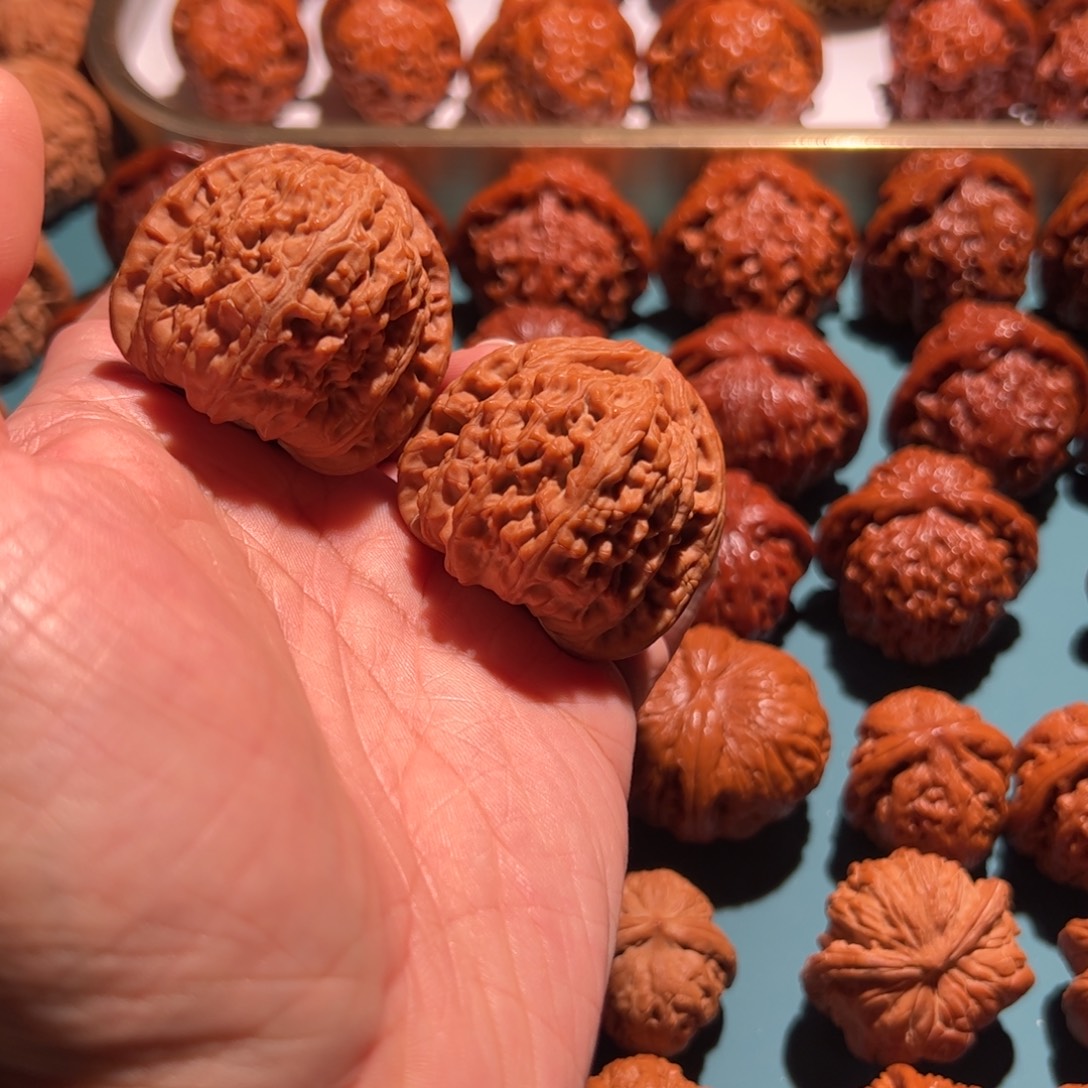 沧****文玩核桃吊坠白狮子