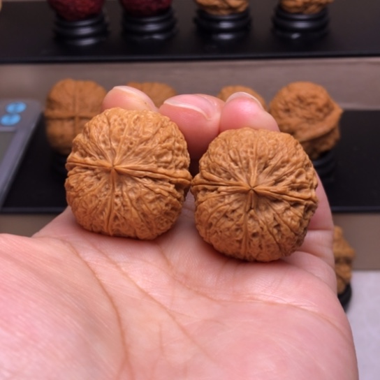 文玩核桃把件密石四楞52