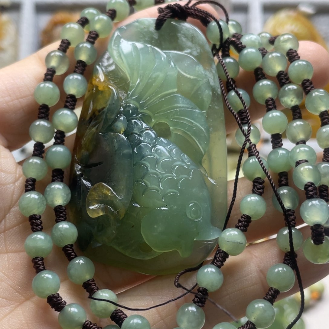 蛇纹石玉颈饰未镶嵌