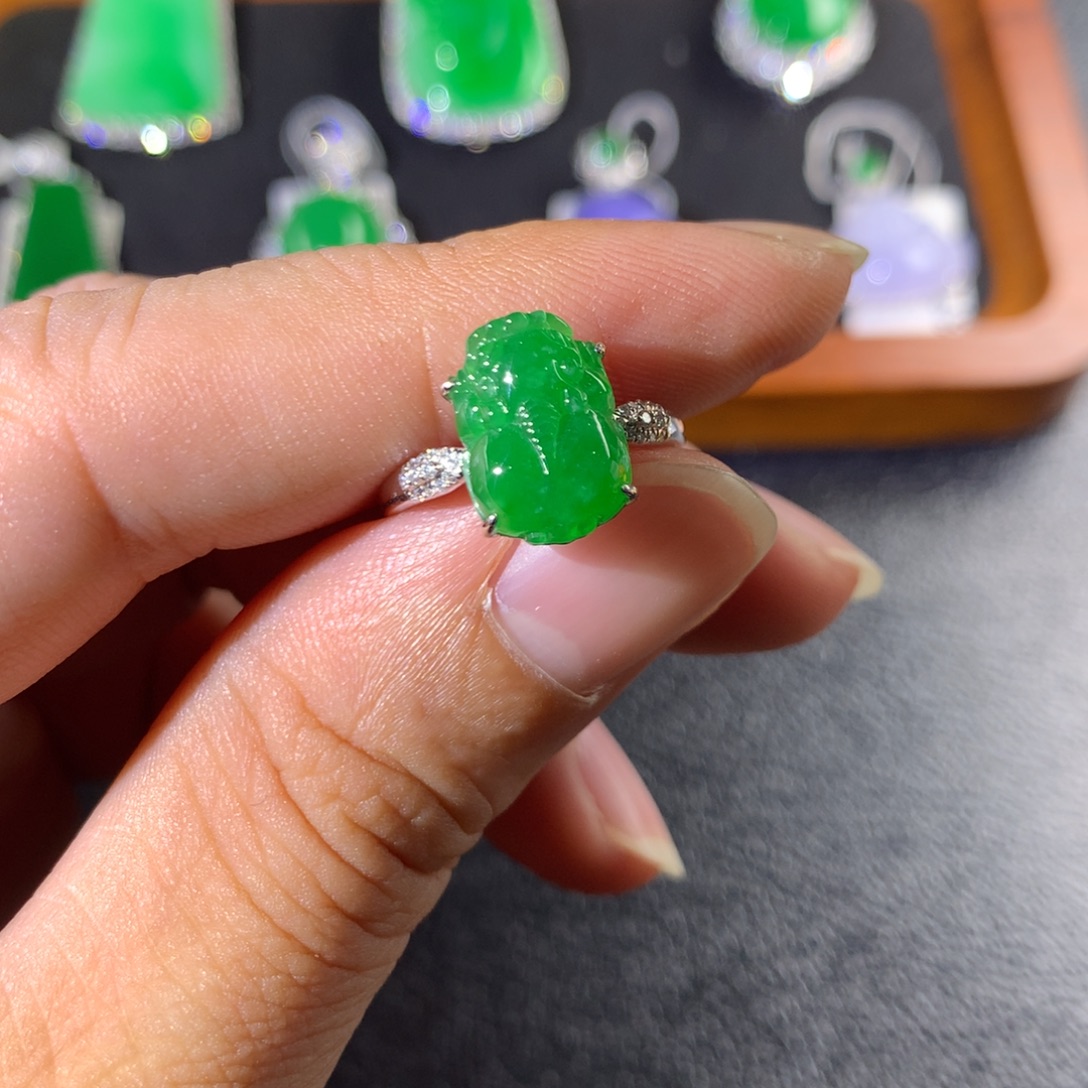 翡翠18K金镶嵌戒指翡翠