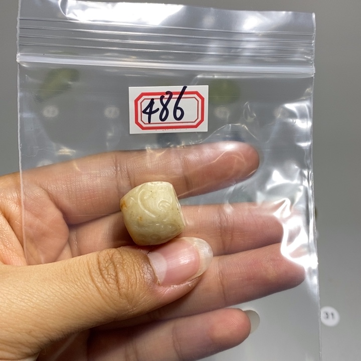 蛇纹石玉颈饰未镶嵌须**物