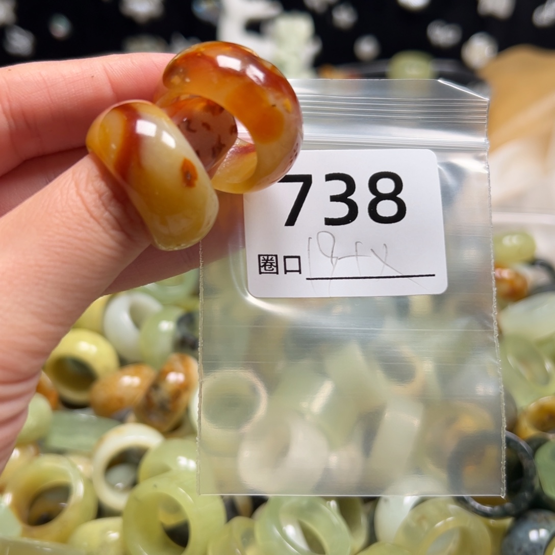 纭***寒蛇纹石玉未镶嵌戒指