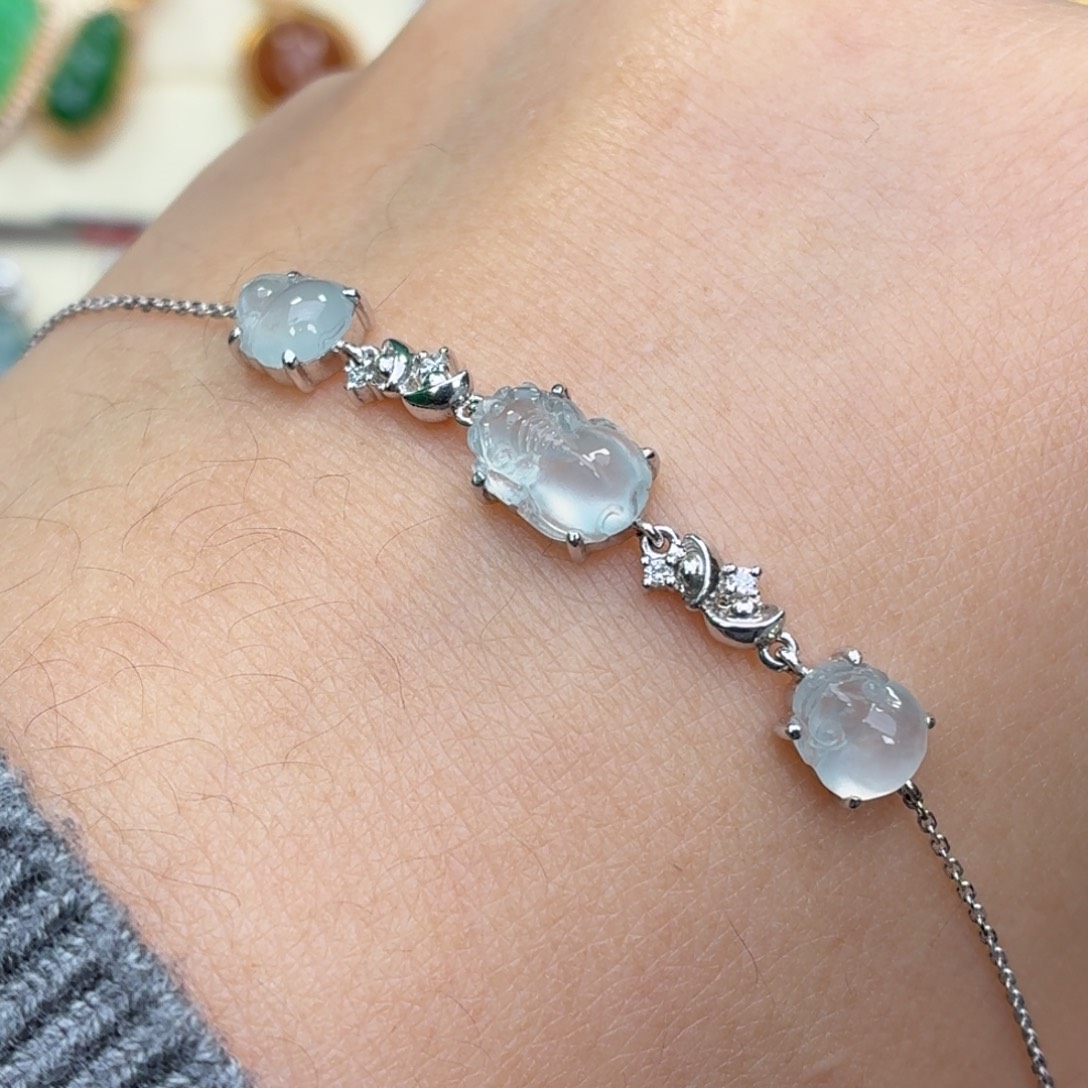 翡翠18K金镶嵌颈饰