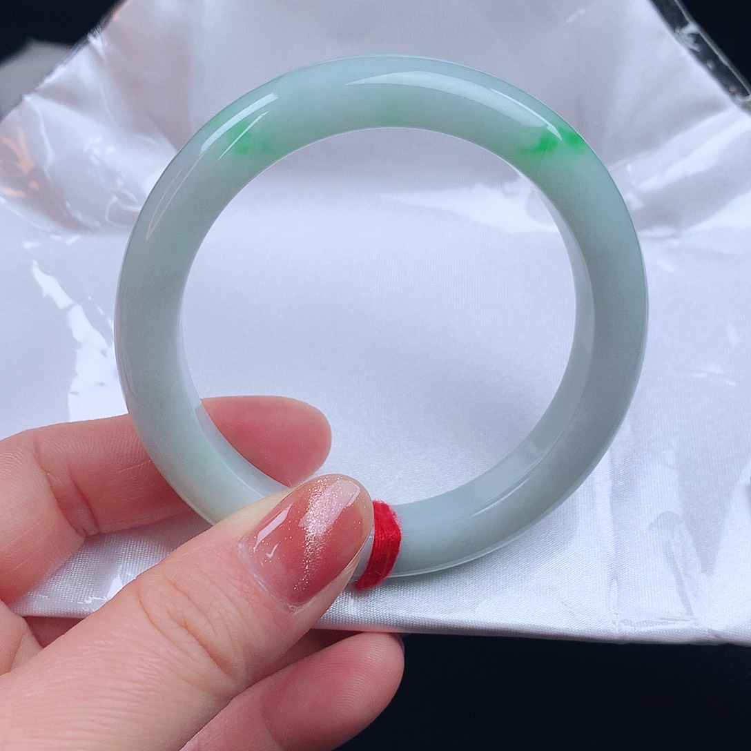 翡翠手镯未镶嵌8462xcccvv