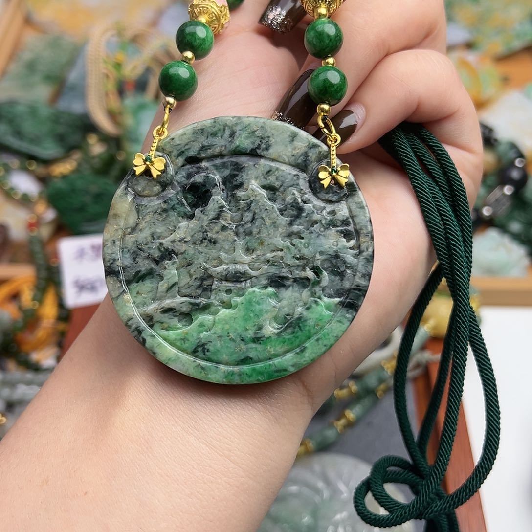 翡翠吊坠(赠链)未镶嵌吊坠