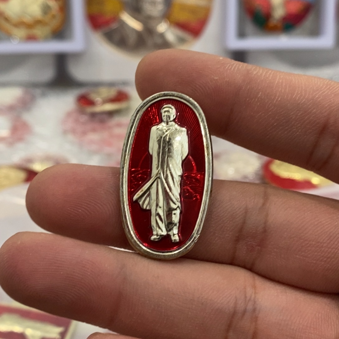 铝藏*来红色纪念章鸭蛋全身