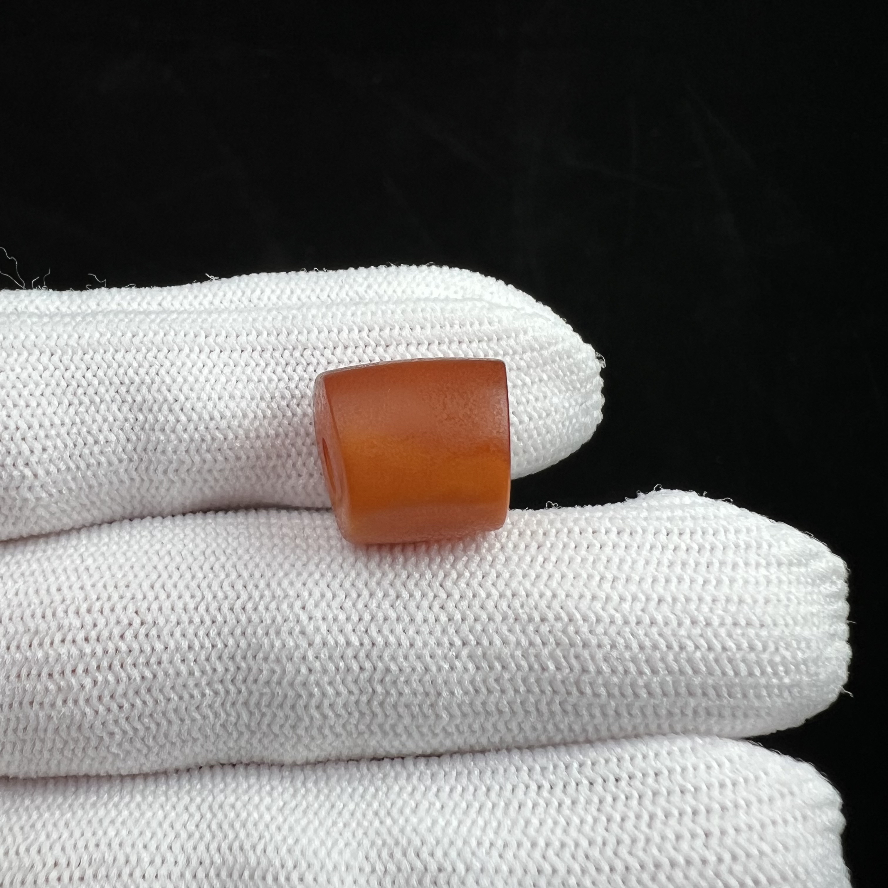 K6245天然原矿蜜蜡-微瑕 老蜡马蹄 12.5*13.6mm支持复检 假一罚十