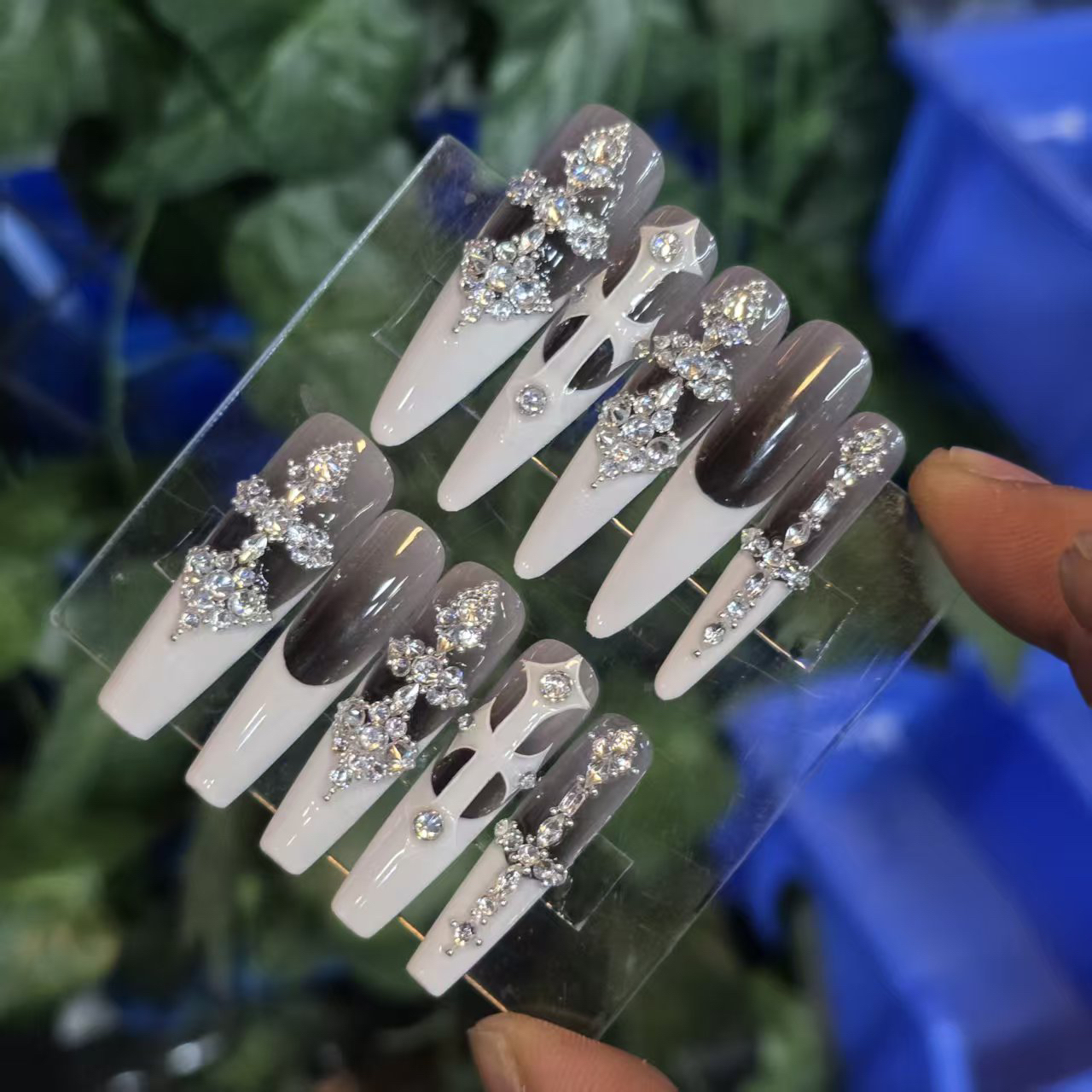 克罗心丶(锆石+小钢珠+无缝隙)珠宝级丶手工穿戴甲默认微瑕