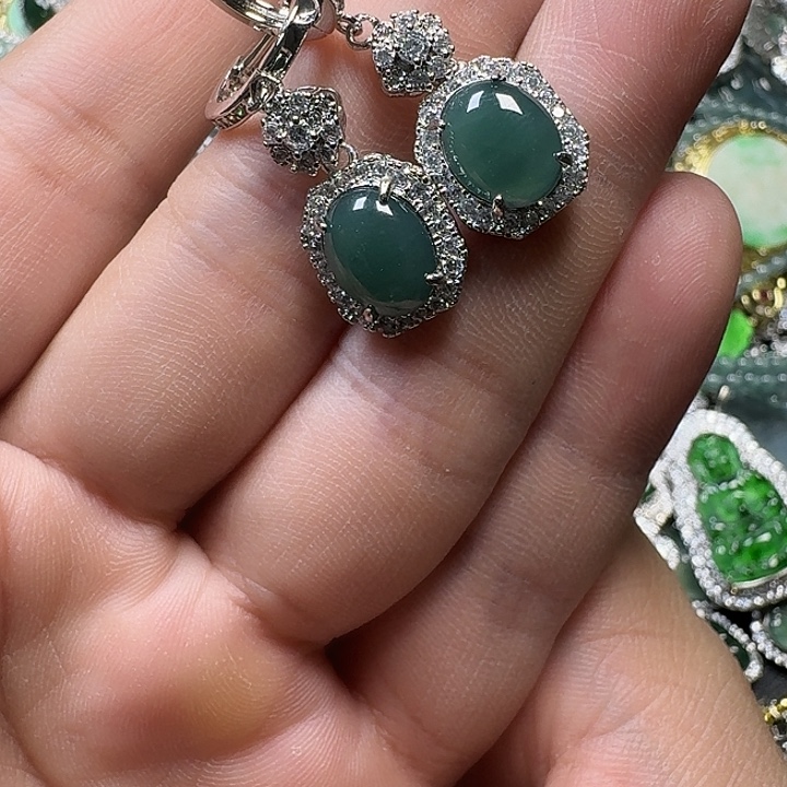 翡翠未镶嵌颈饰天然A货翡翠放漏