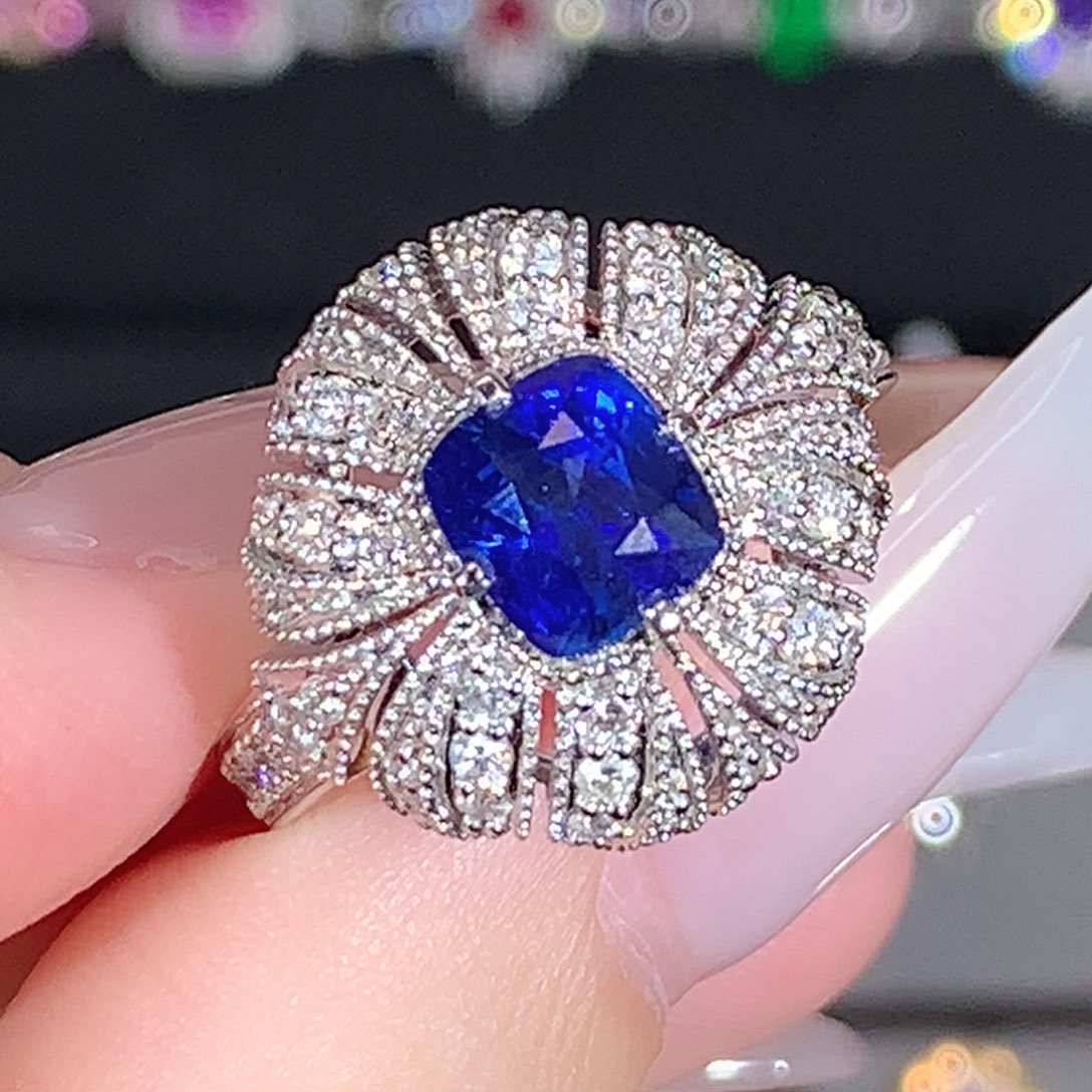 蓝宝石18K金镶嵌戒指2.1ct/天然宝石/七天无理由