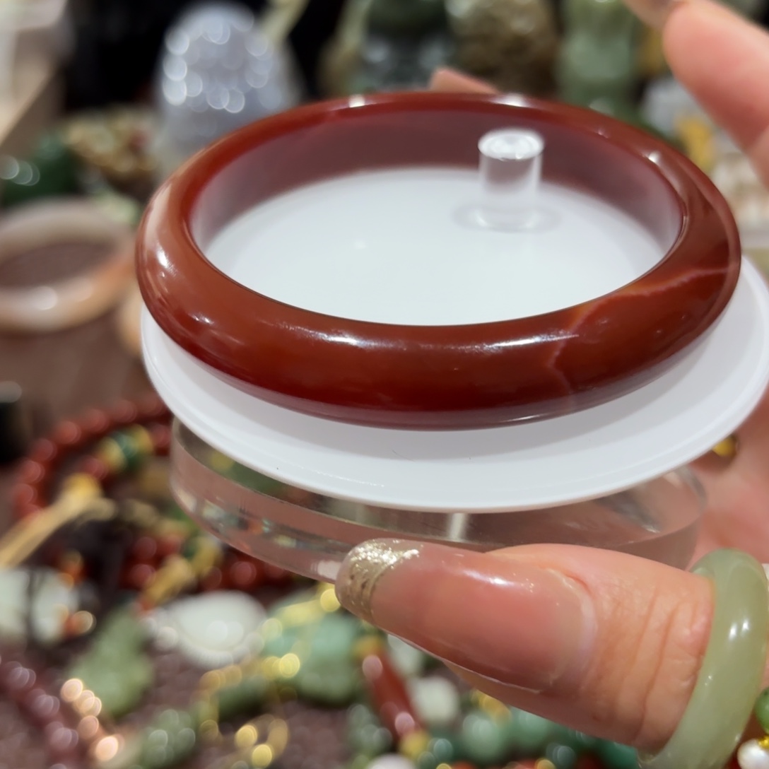 鱼***底玛瑙/玉髓未镶嵌手镯68555