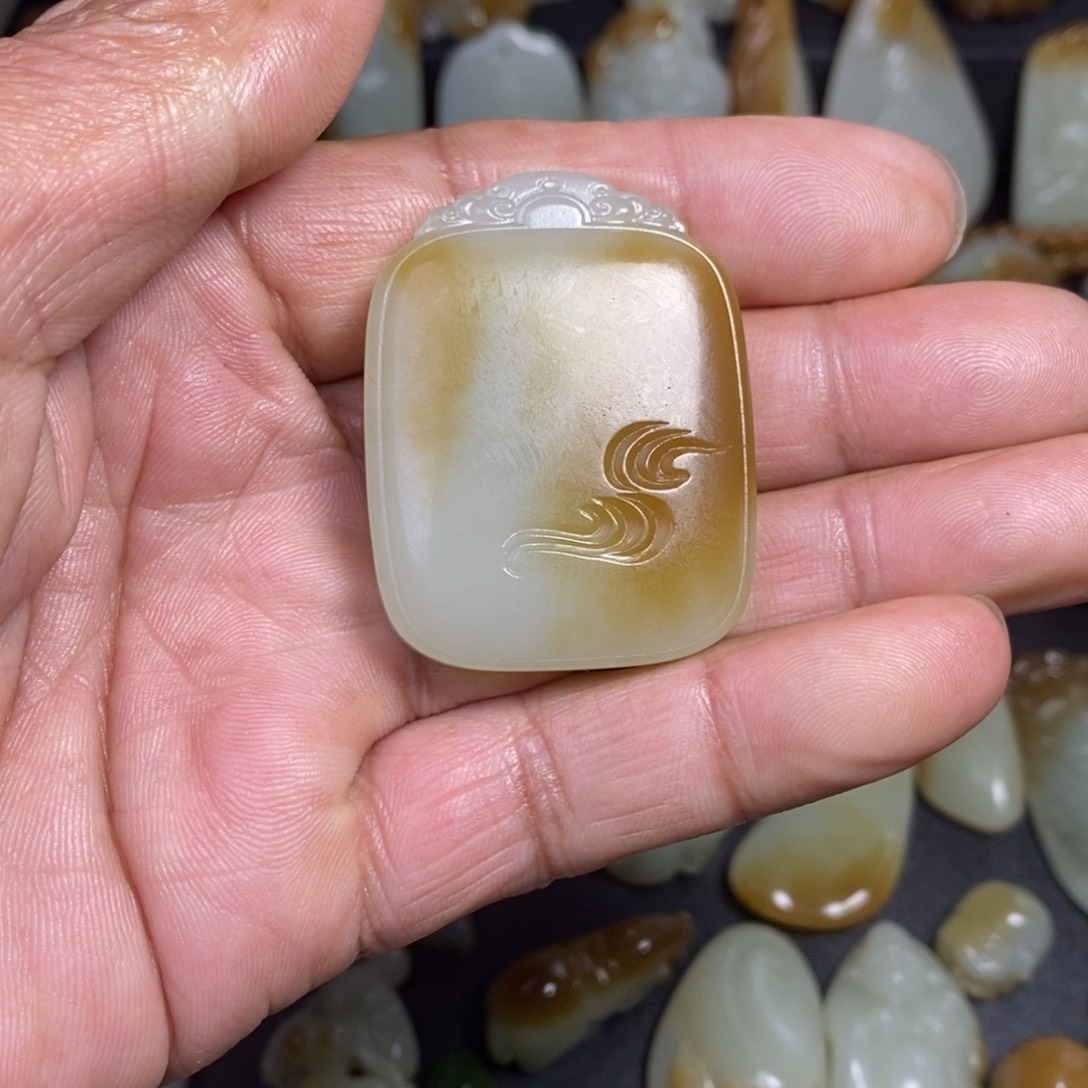 千***结和田玉未镶嵌颈饰