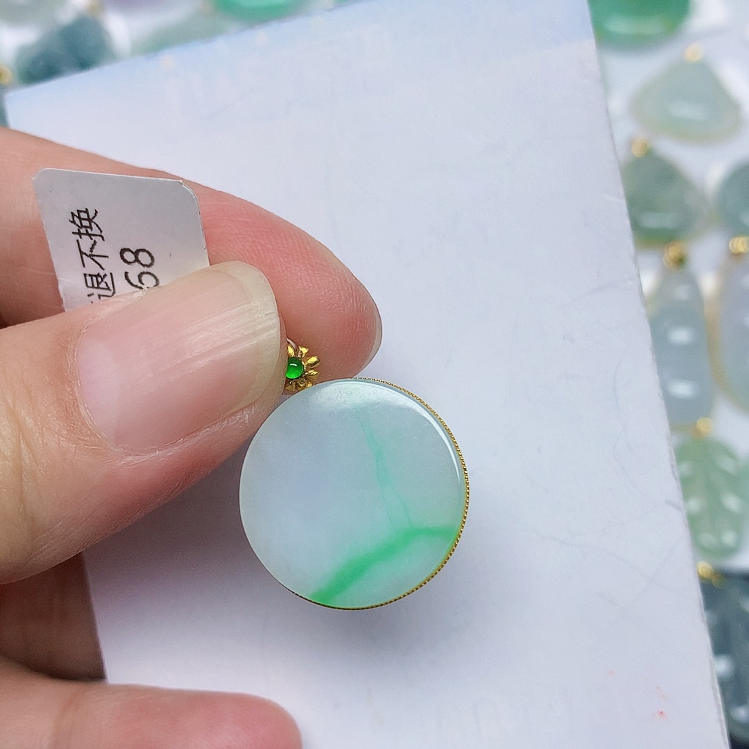 翡翠18K金镶嵌颈饰3677899