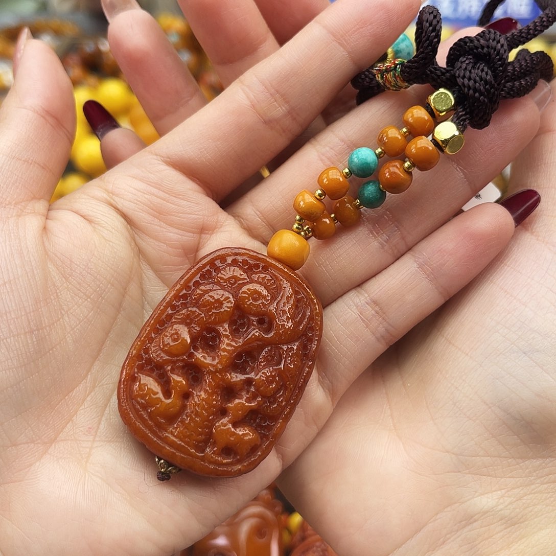 琥珀未镶嵌颈饰吊坠