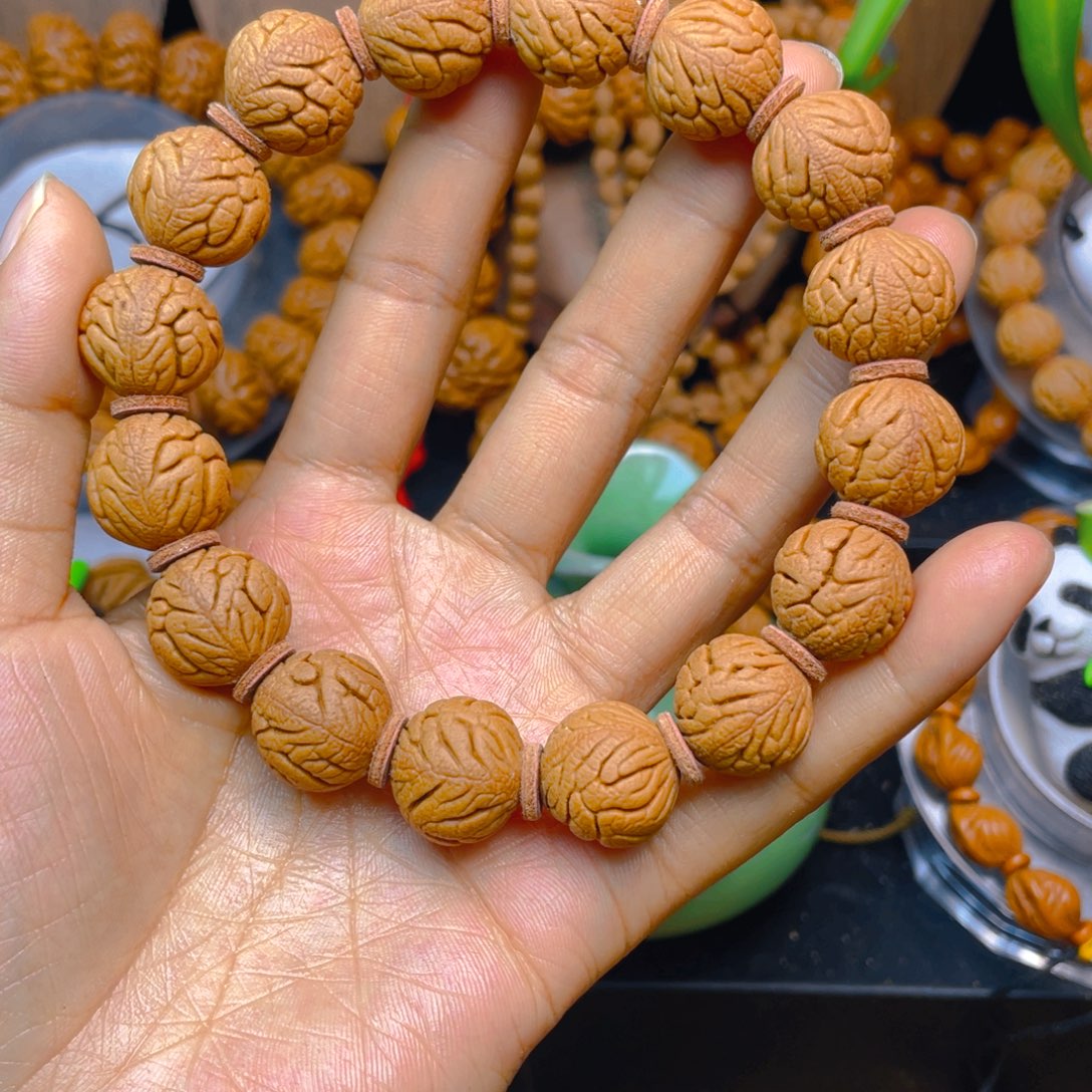 吊坠桃核红魔铁将军5555