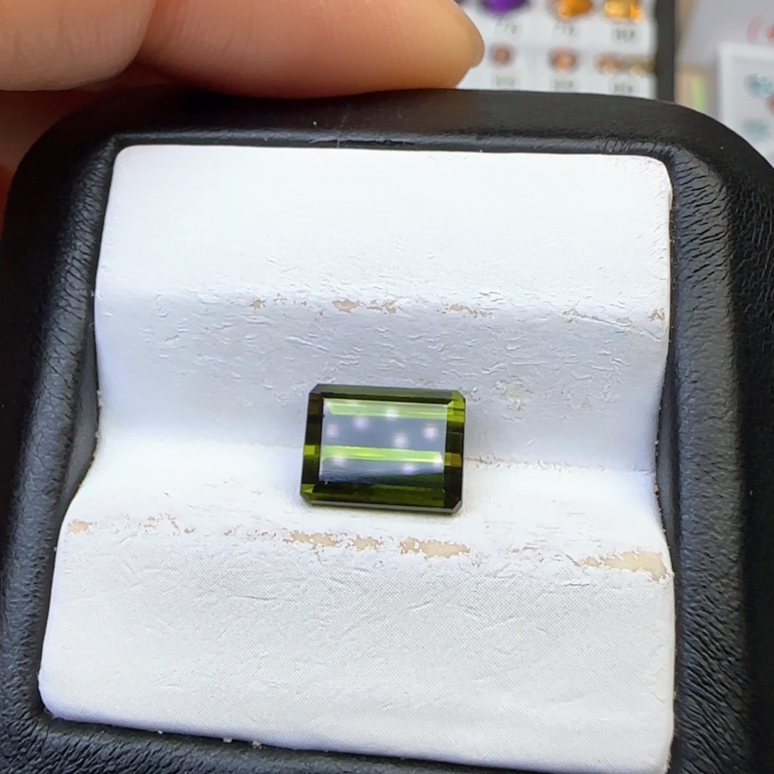 未镶嵌珠宝半成品碧玺2.8克拉 天然