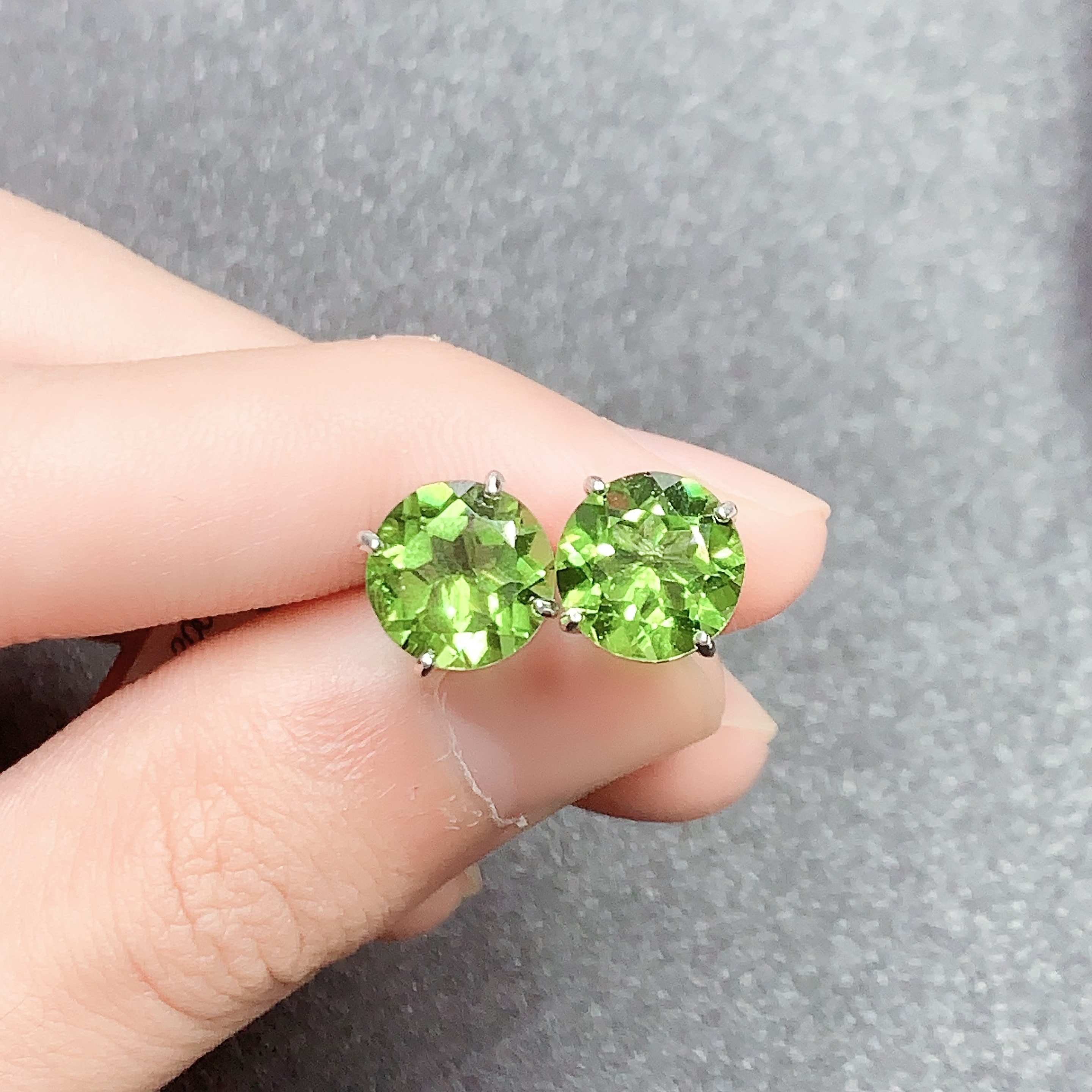 s925银天然橄榄石耳钉10x10干净透亮简约