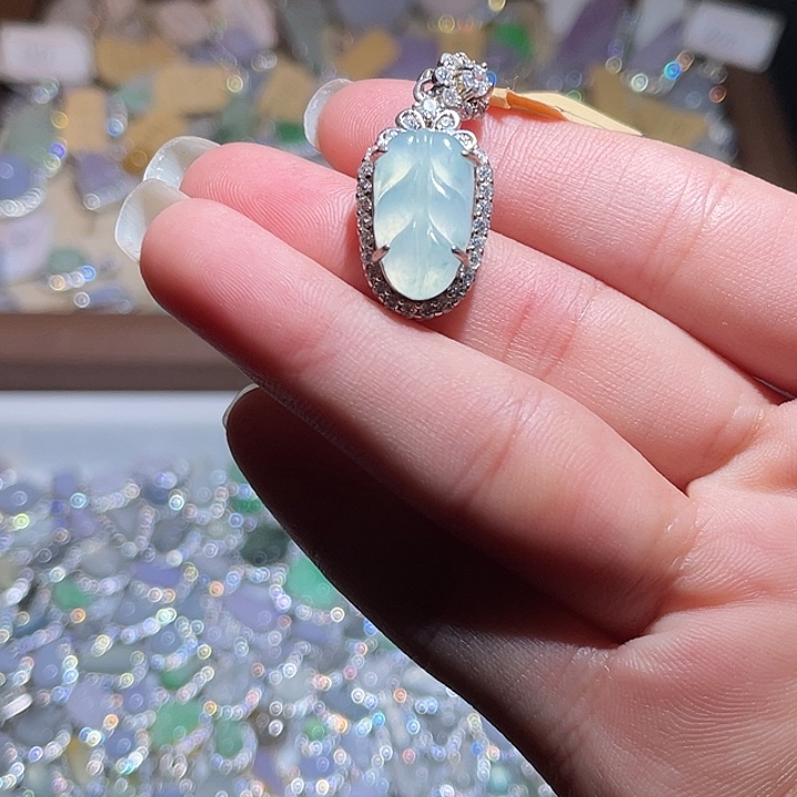 翡翠银S925镶嵌颈饰翡翠