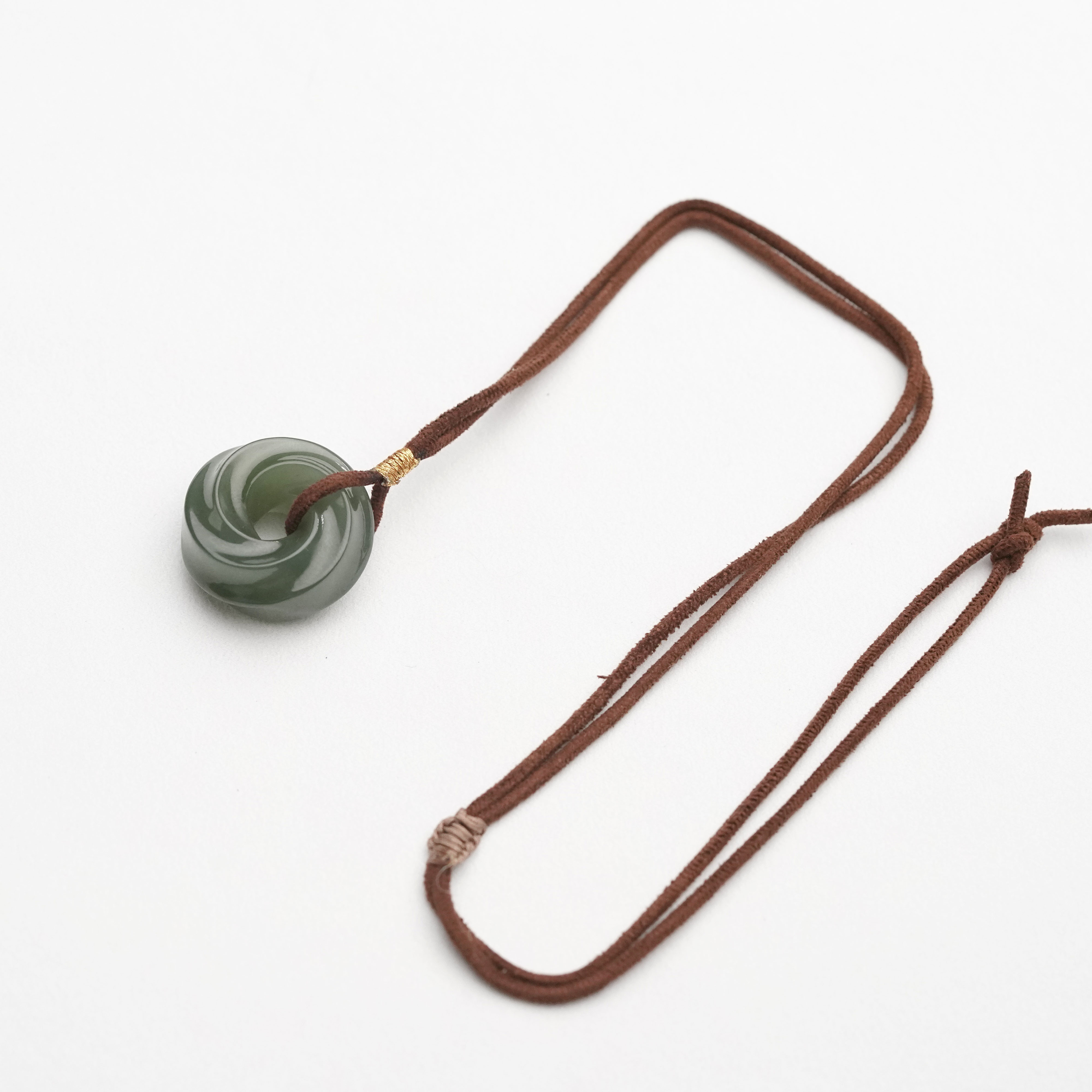 【珊木居】S2443TZ 湖水绿和田玉2.4*1.1莫比乌斯环手编绳吊坠