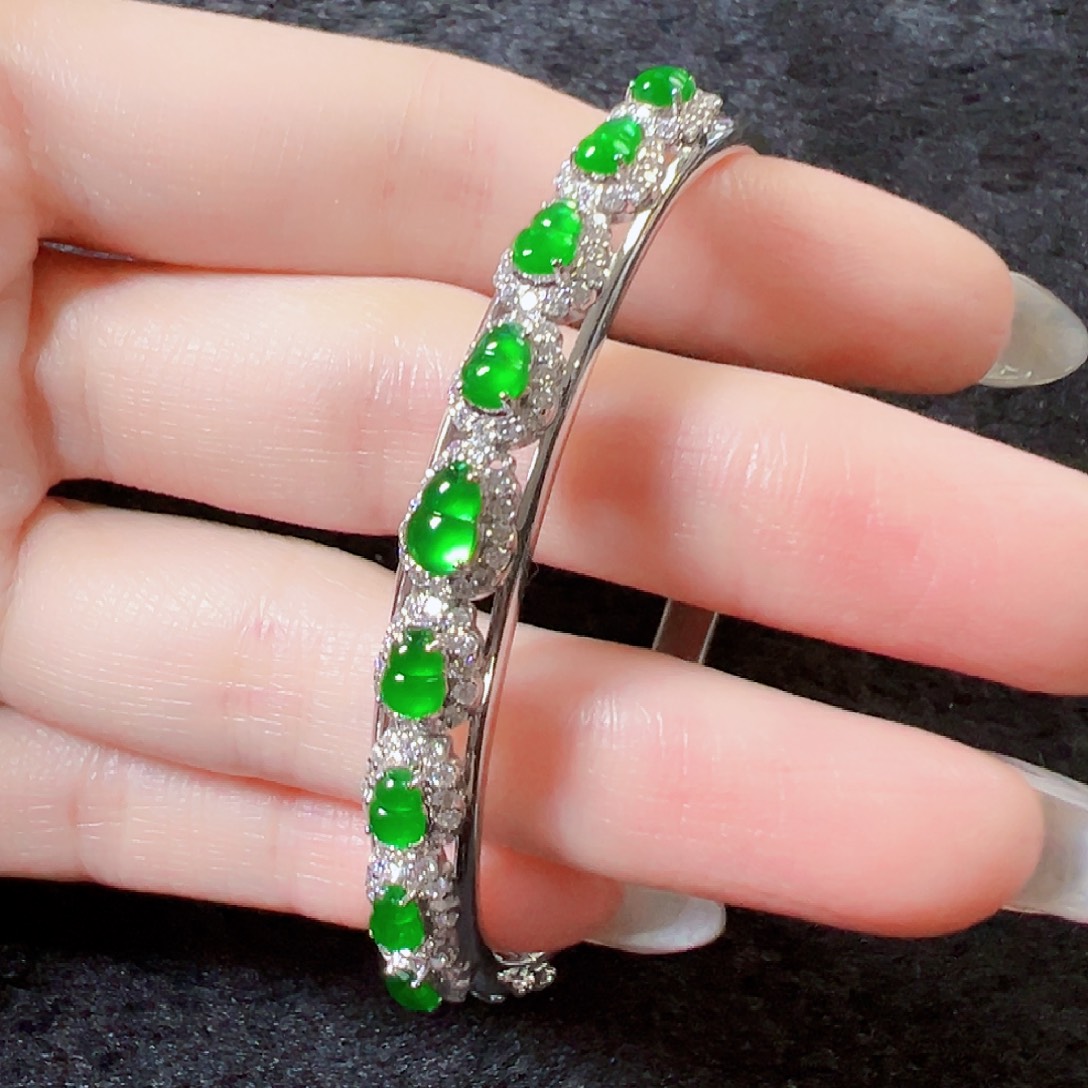 翡翠手镯18K金镶嵌签收后24小时鉴赏期，过时不退