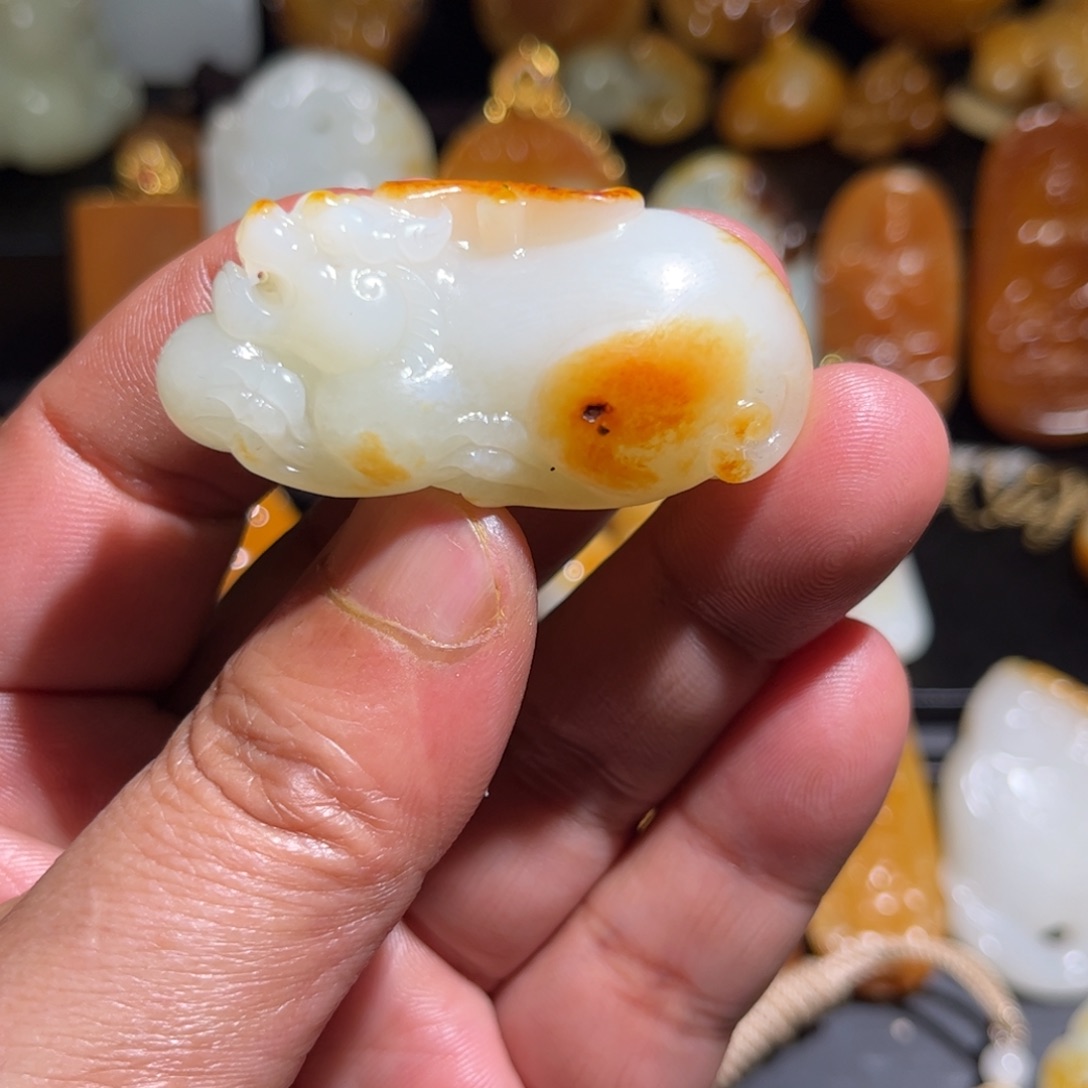 和田玉挂件未镶嵌茉*?