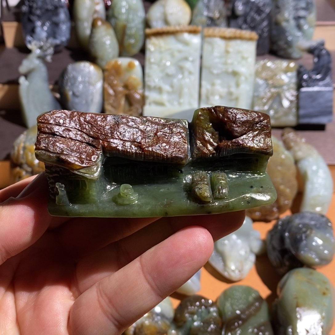 和田玉未镶嵌把件