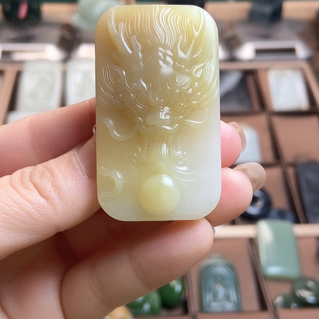 和田玉（糖玉）颈饰未镶嵌