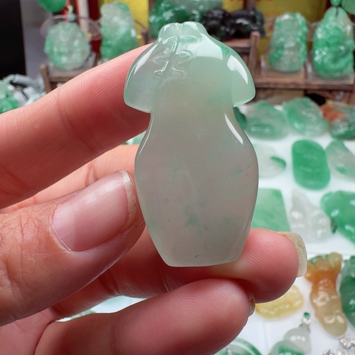 颈饰未镶嵌石英质玉