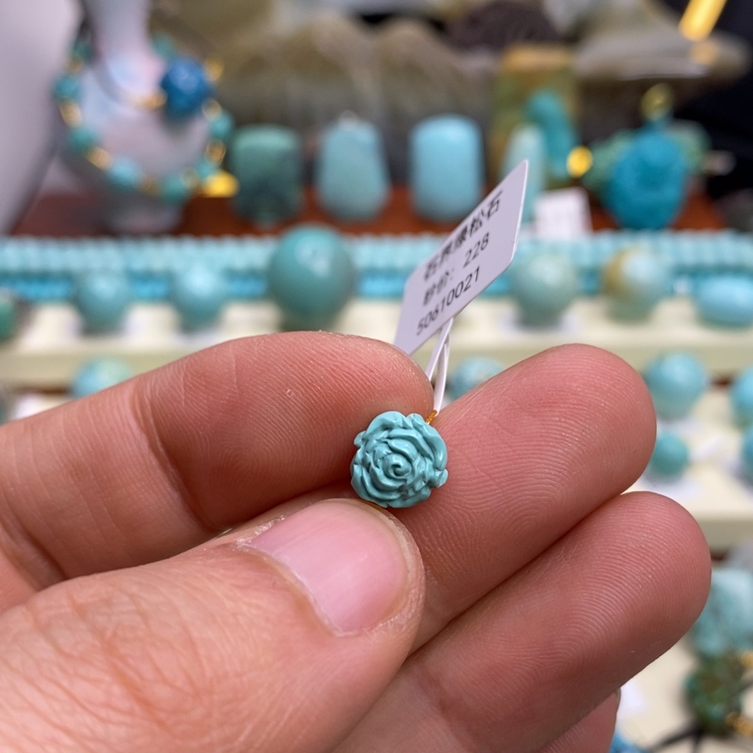 绿松石未镶嵌珠宝奇石