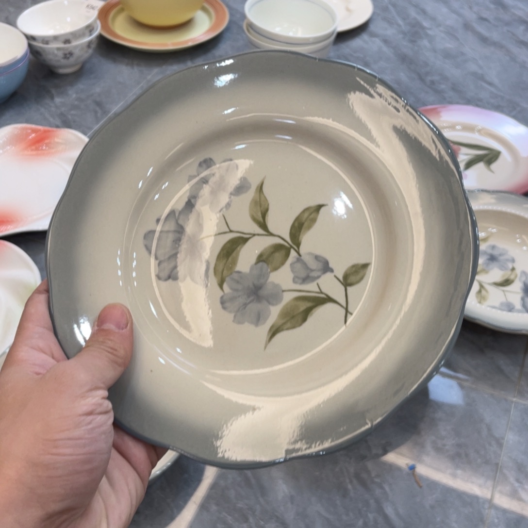 陶瓷微瑕餐具介意勿拍，满18飞！