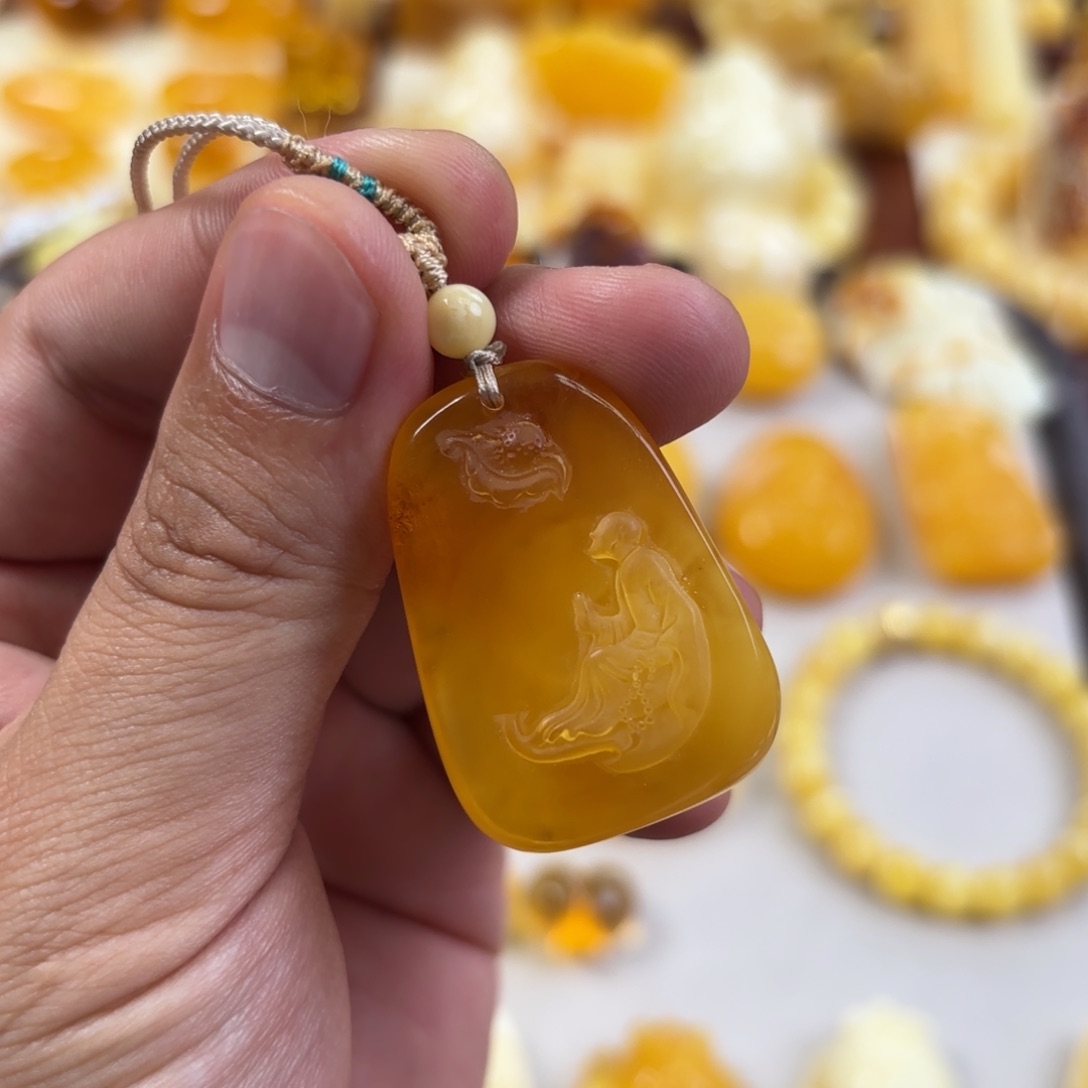 未镶嵌琥珀裸石吊坠