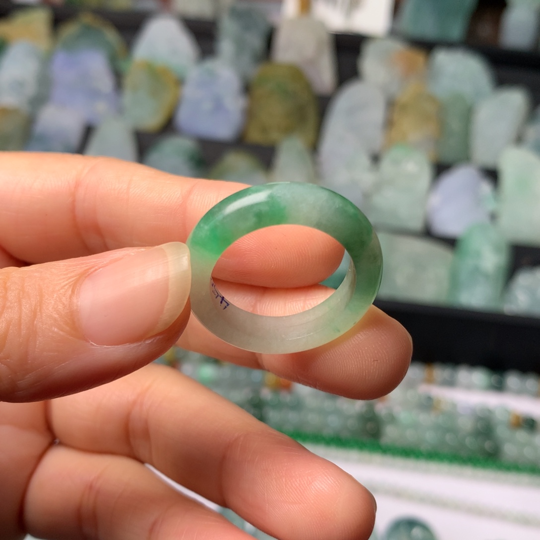 未镶嵌定制翡翠翡翠