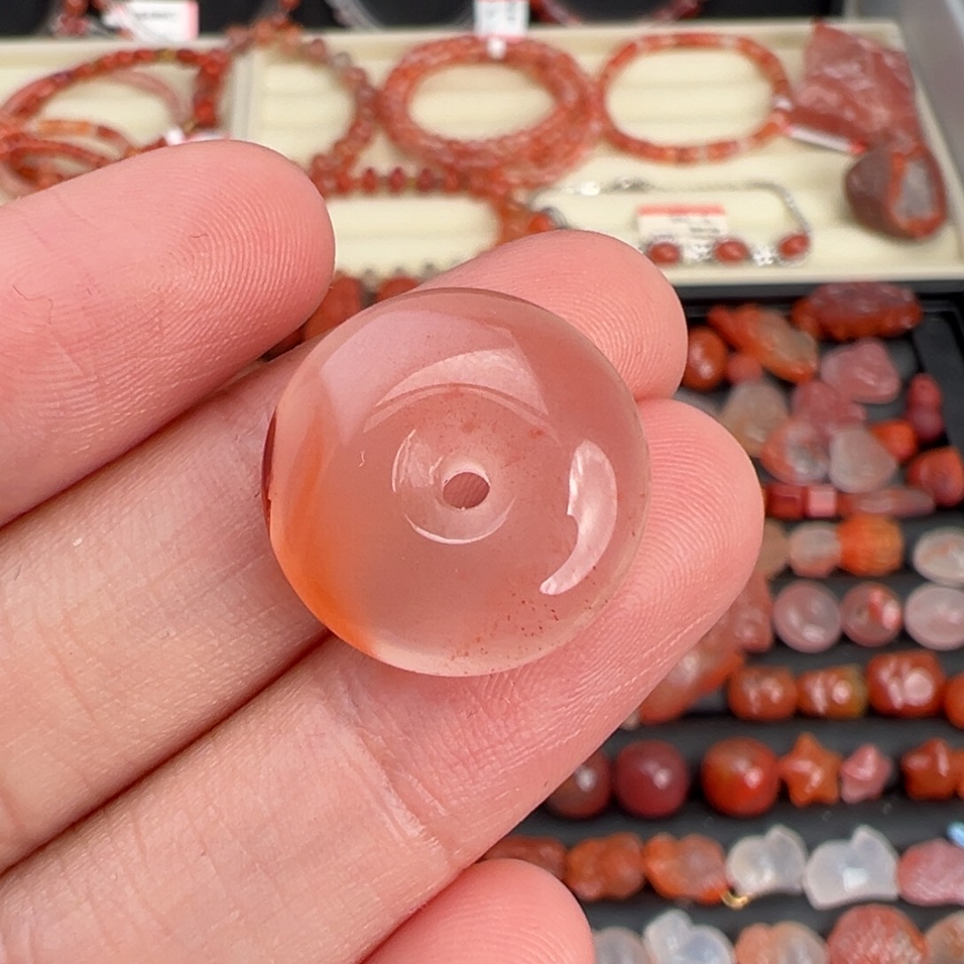 南红玛瑙未镶嵌颈饰平安扣