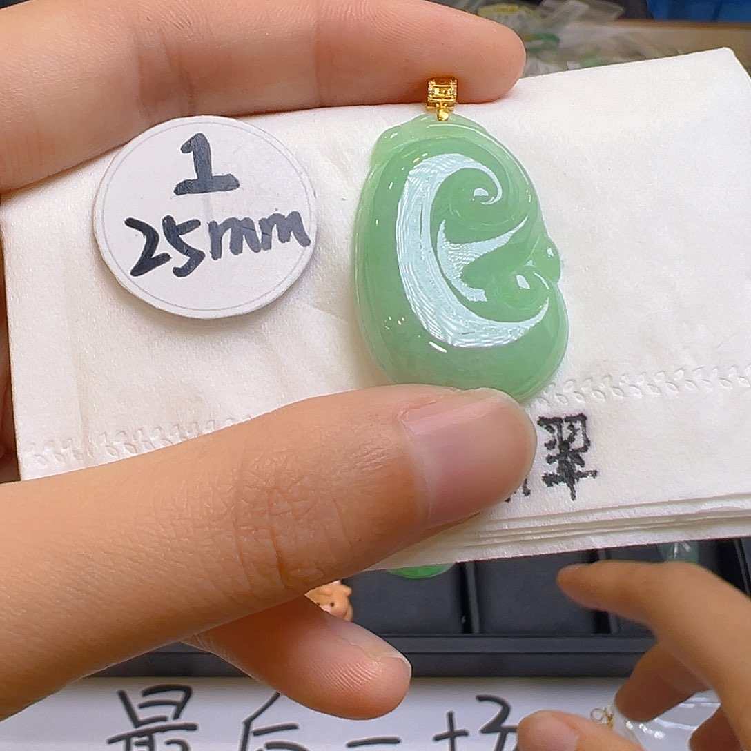 翡翠颈饰18K金镶嵌翡翠