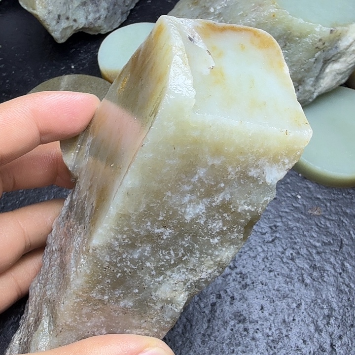 和田玉（糖玉）未镶嵌珠宝奇石