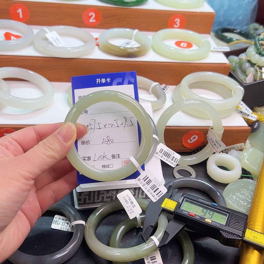 未镶嵌手镯和田玉L****s