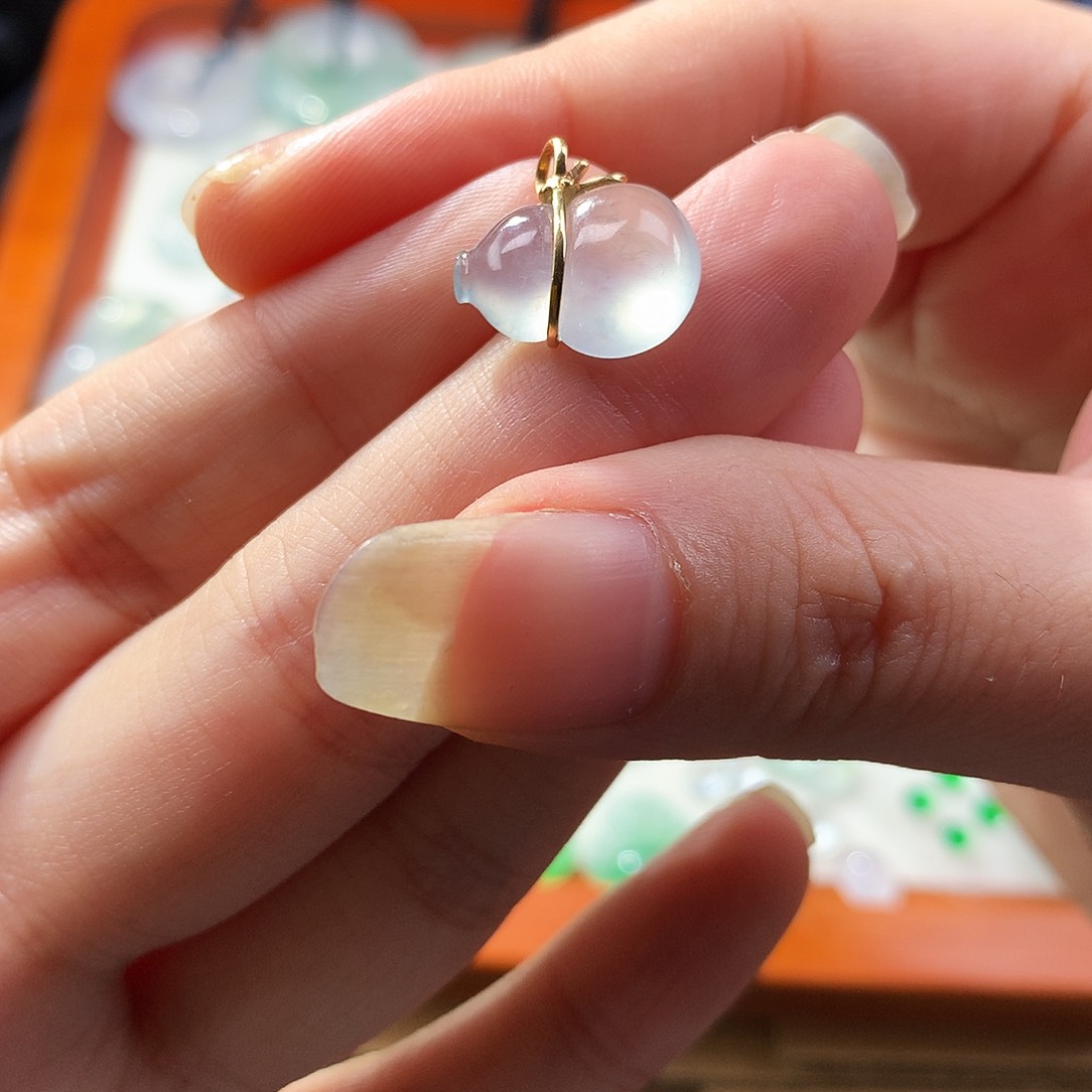 翡翠18K金镶嵌吊坠(不含链)葫芦