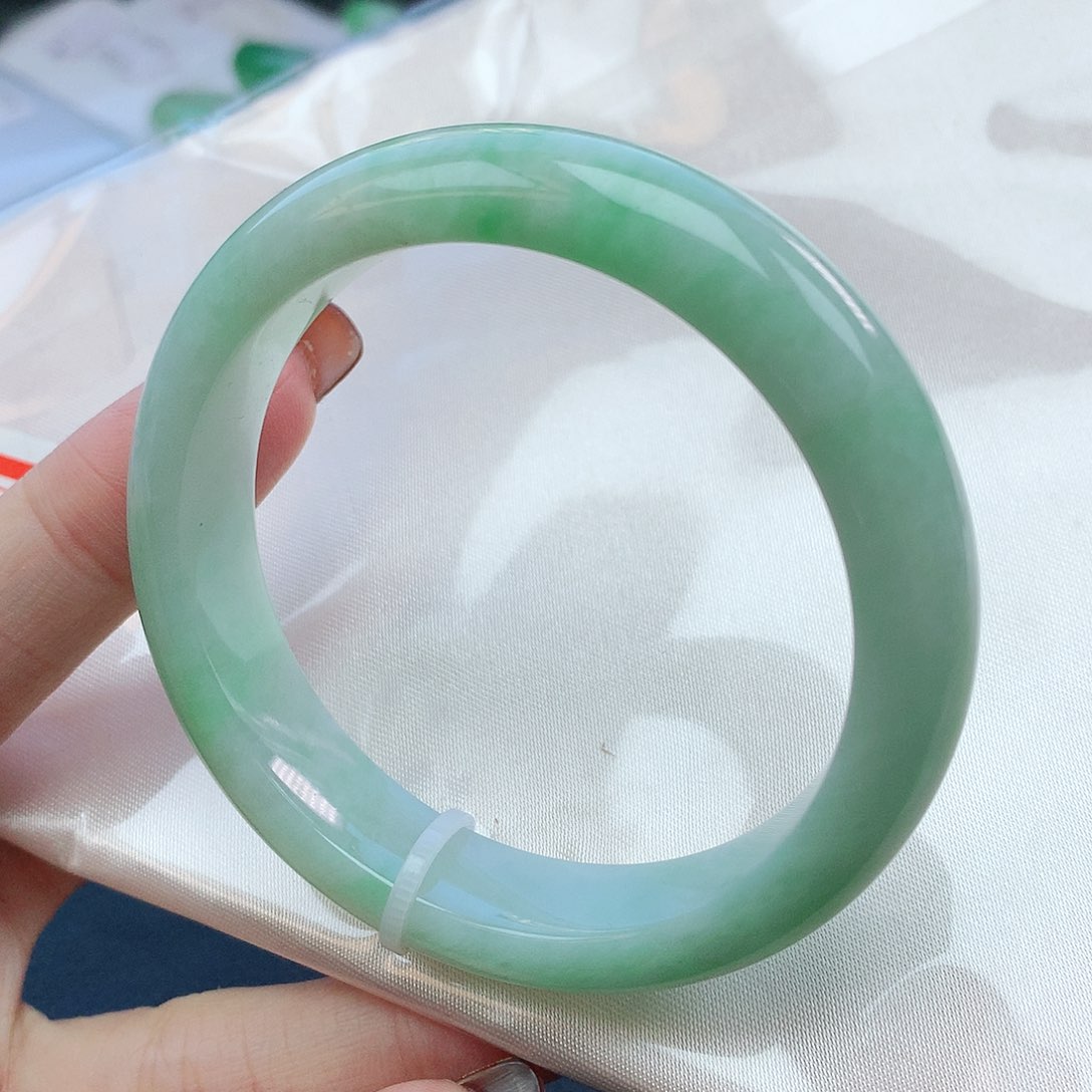 翡翠手镯未镶嵌55圈口880805