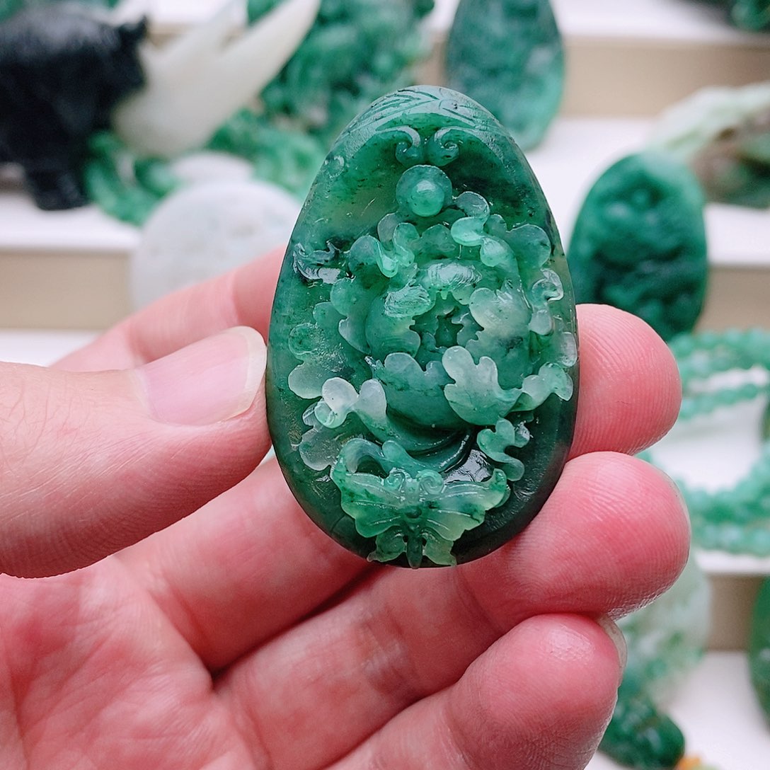 独山玉未镶嵌吊坠