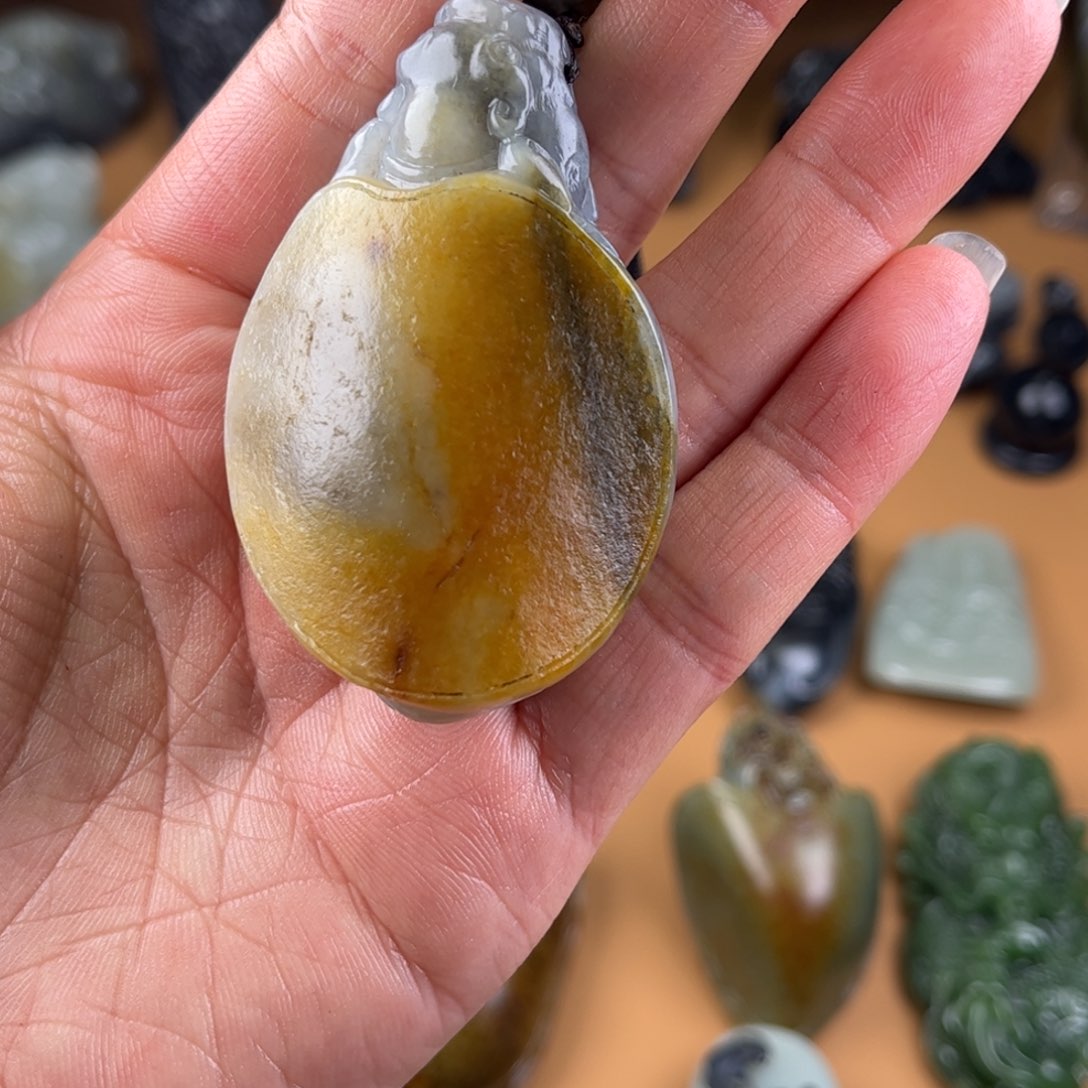 和田玉颈饰未镶嵌青*