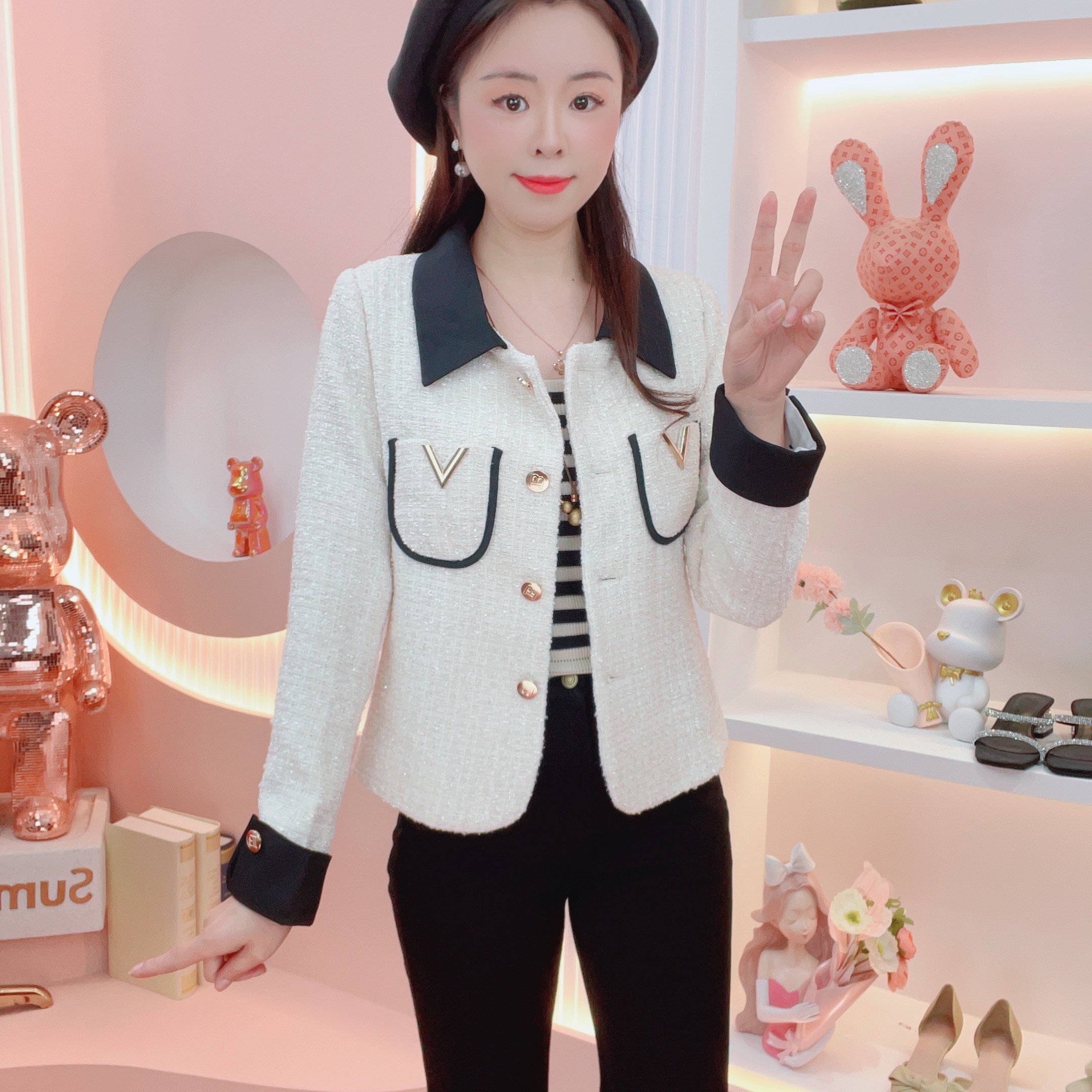 JUYA 气质高级感小香风亮闪轻奢感口袋双V字母设计2025秋冬外套