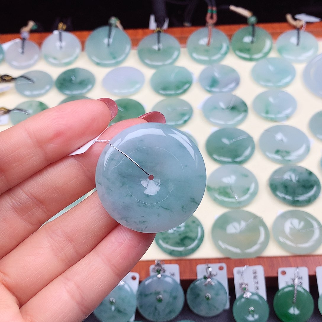 翡翠未镶嵌颈饰吊坠