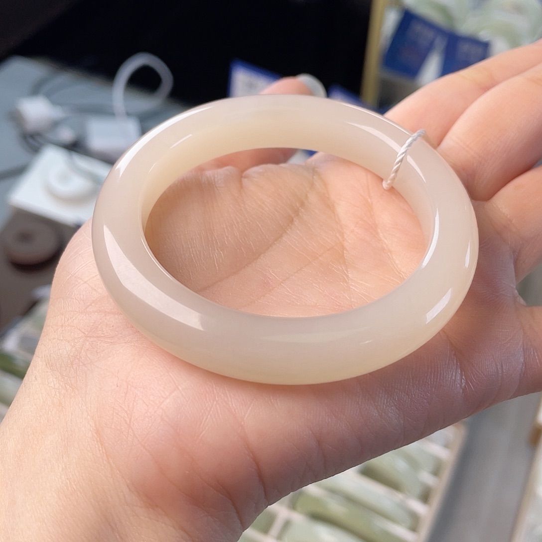 和田玉未镶嵌手镯冰透，猫光，捡漏