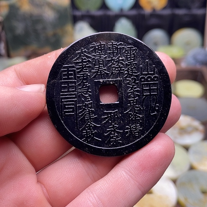 蛇纹石玉挂件未镶嵌