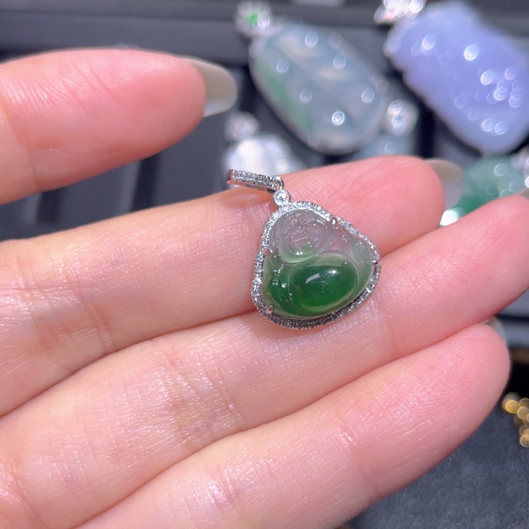 颈饰18K金镶嵌翡翠翡翠