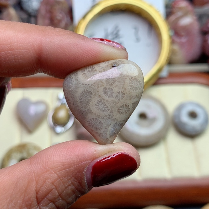 硅化珊瑚（珊瑚玉）颈饰未镶嵌