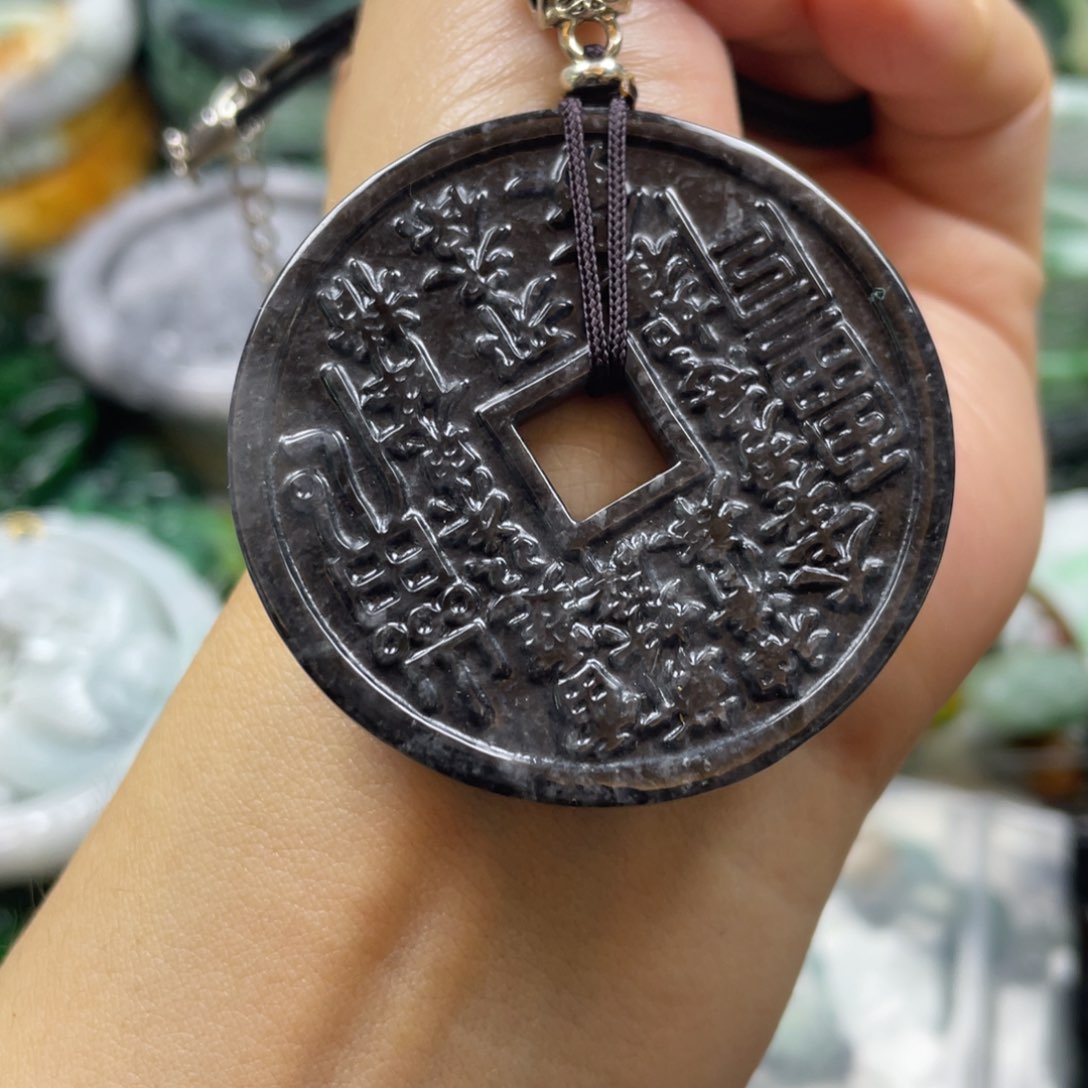 翡翠未镶嵌颈饰牌子