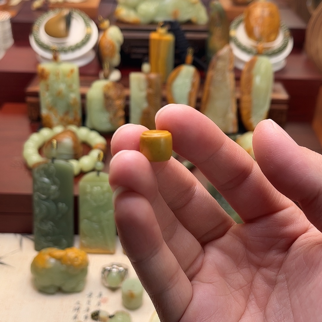 扶***倾岫岩河磨玉（透闪石质玉）未镶嵌颈饰
