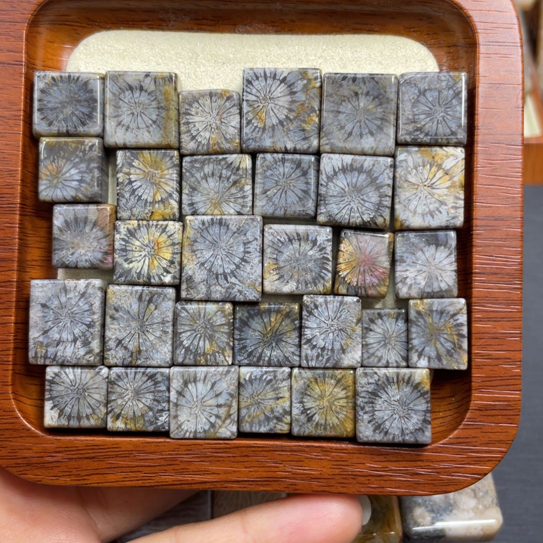 硅化玉未镶嵌颈饰纹漏一组98